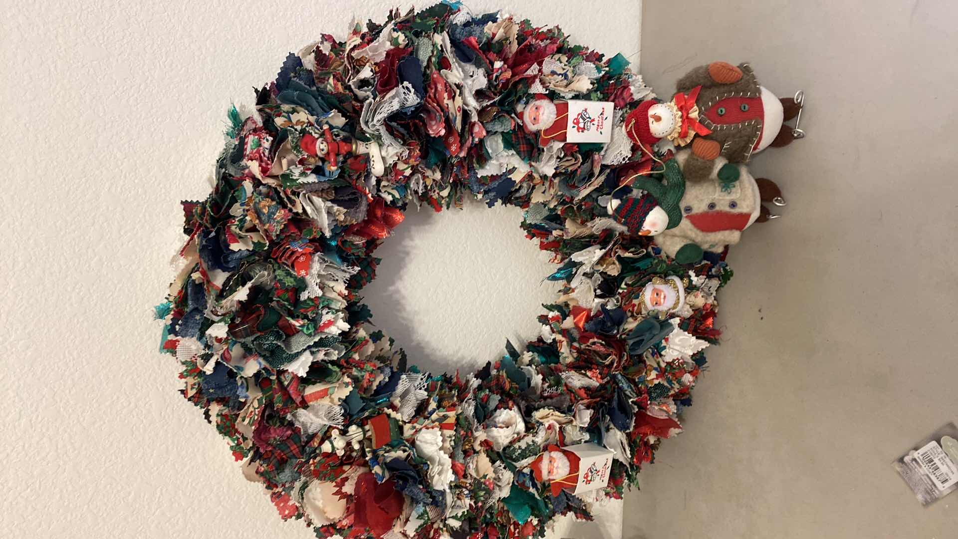 Photo 3 of 7 - CHRISTMAS DECOR WREATH SNOWMEN AND MORE TALLEST 19”