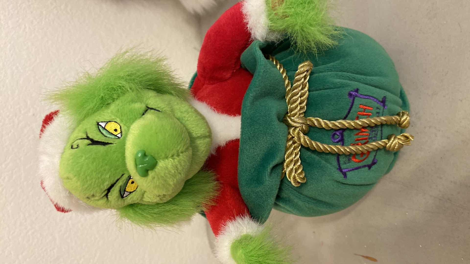 Photo 9 of 10 - CHRISTMAS DECOR SANTAS GRINCH TALLEST 16” SMALL QUILT 22” X 26” AND MORE