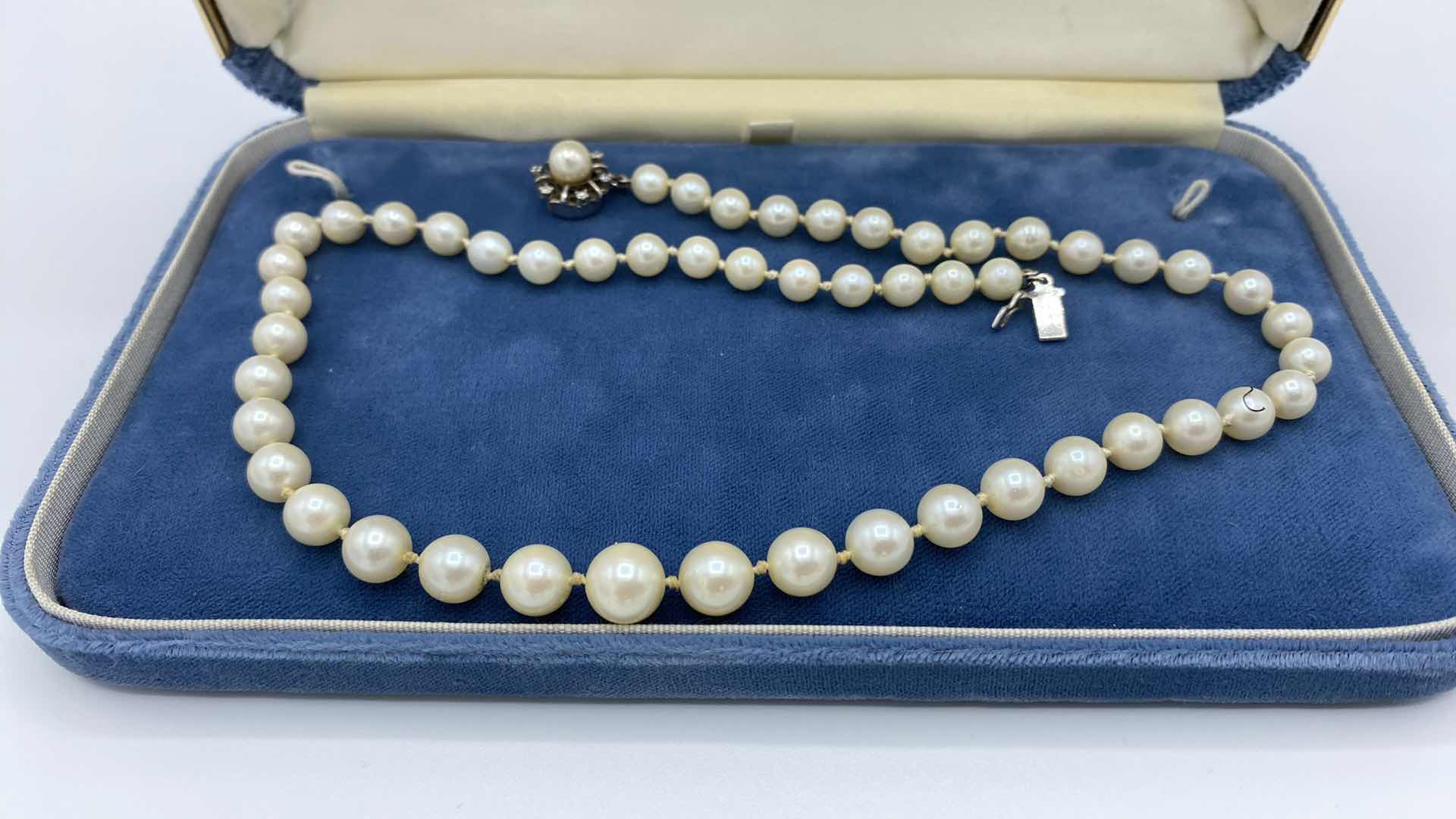 Photo 1 of VINTAGE PEARLS 17”