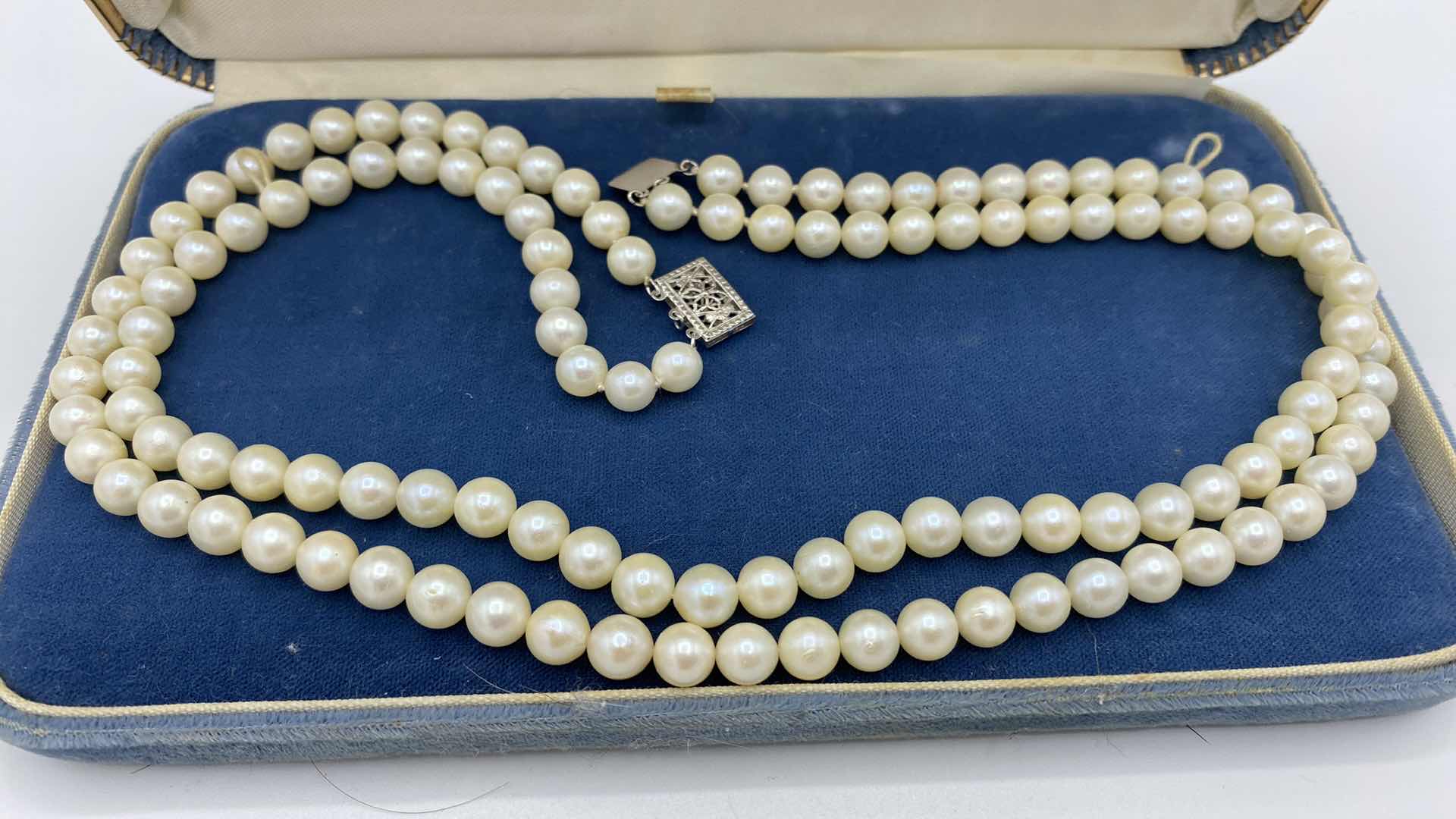 Photo 1 of VINTAGE DOUBLE PEARL STRAND 16.5”