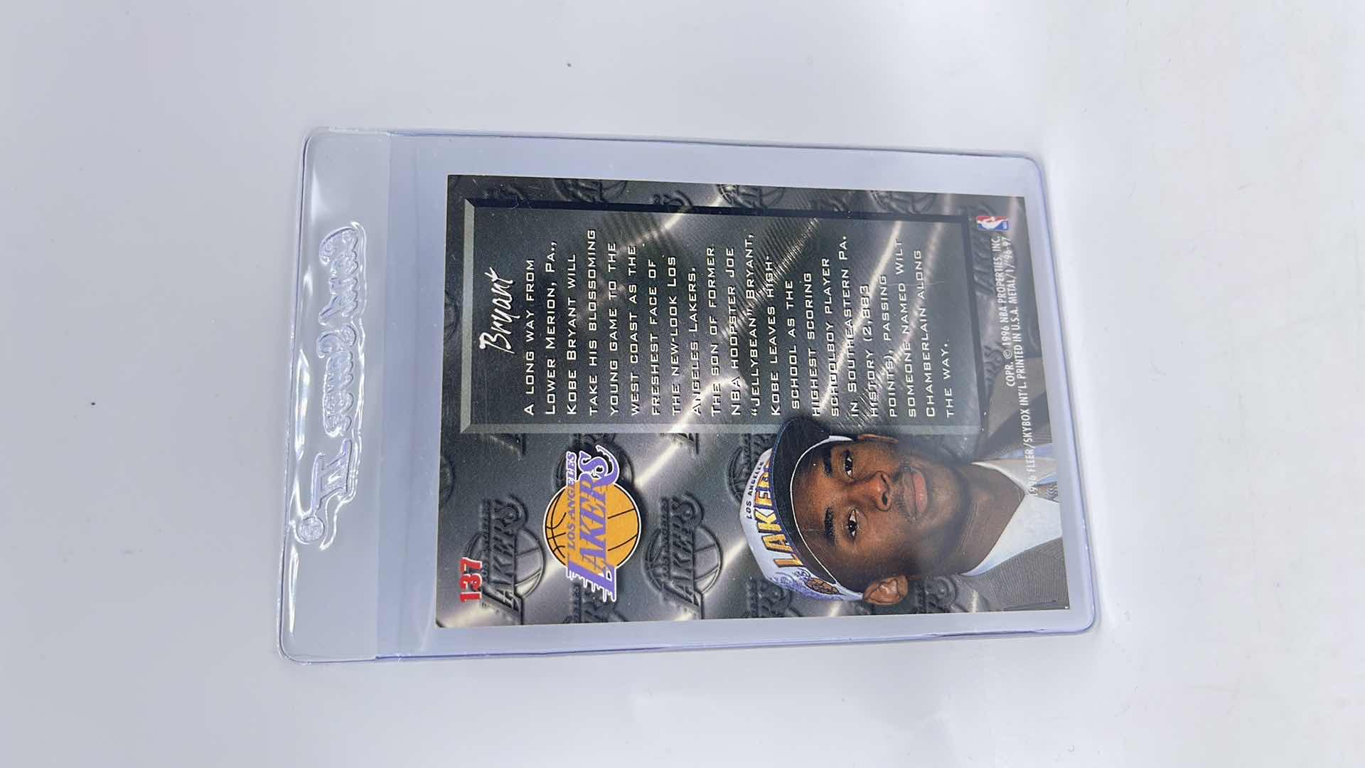 Photo 2 of 1996 KOBE BRYANT FLEER ROOKIE CARD 137