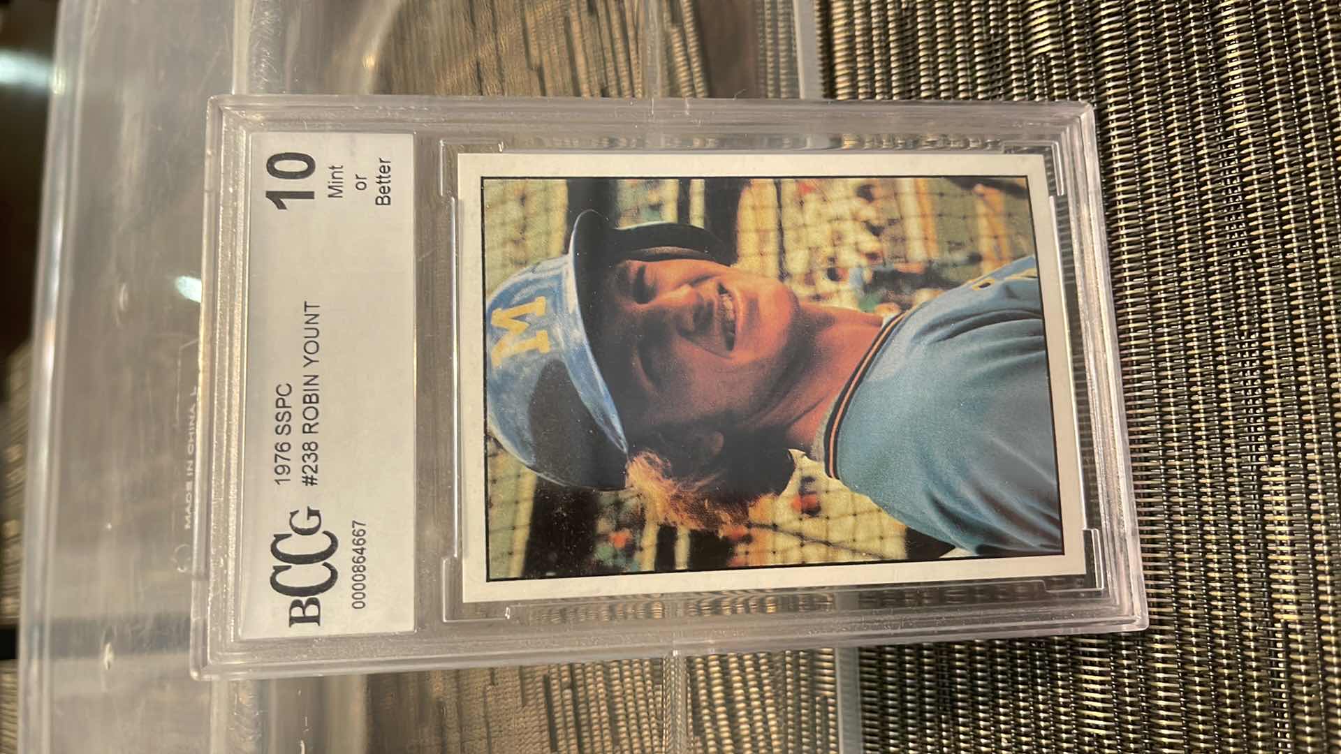Photo 1 of 1976 ROBIN YOUNT SSPC RATED 10 ROOKIE CARD 238