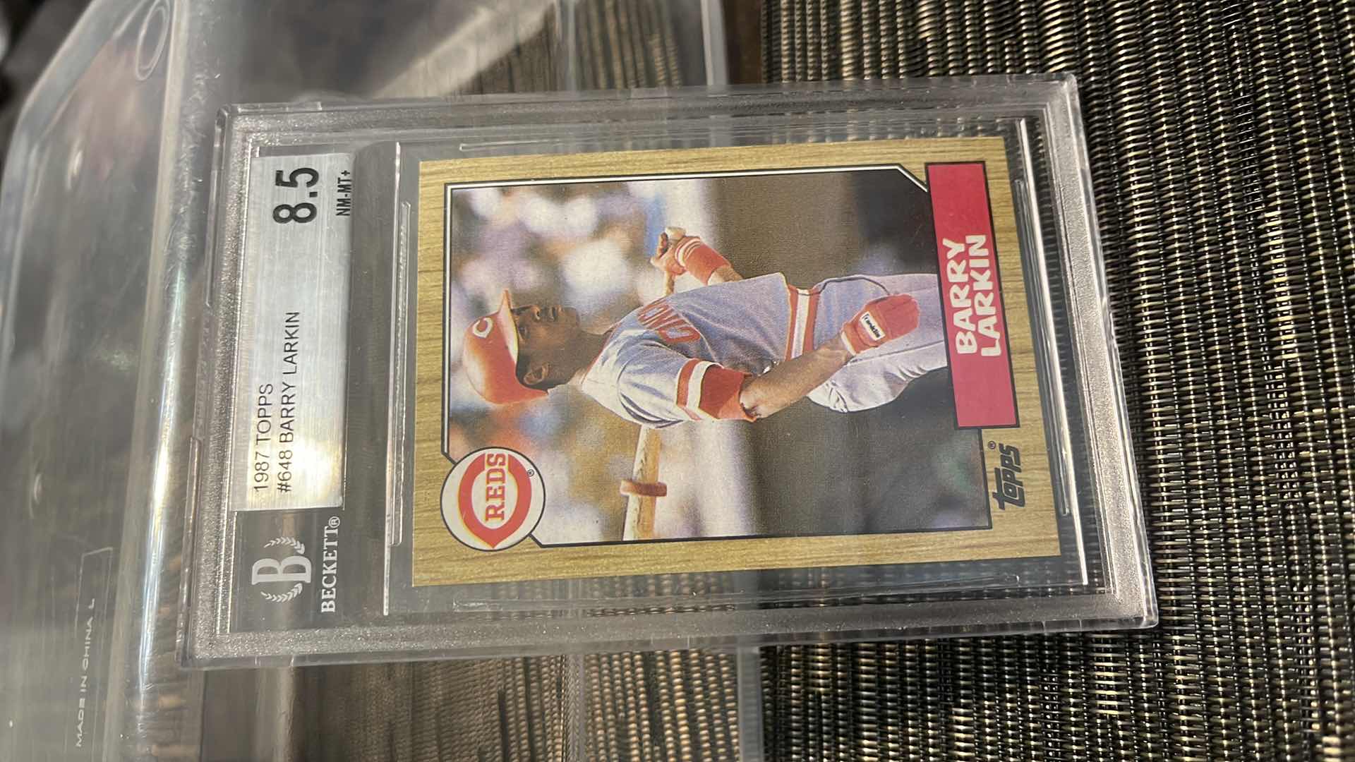 Photo 1 of 1987 BARRY LARKIN TOPPS ROOKIE CARD 648 RATED 8.5