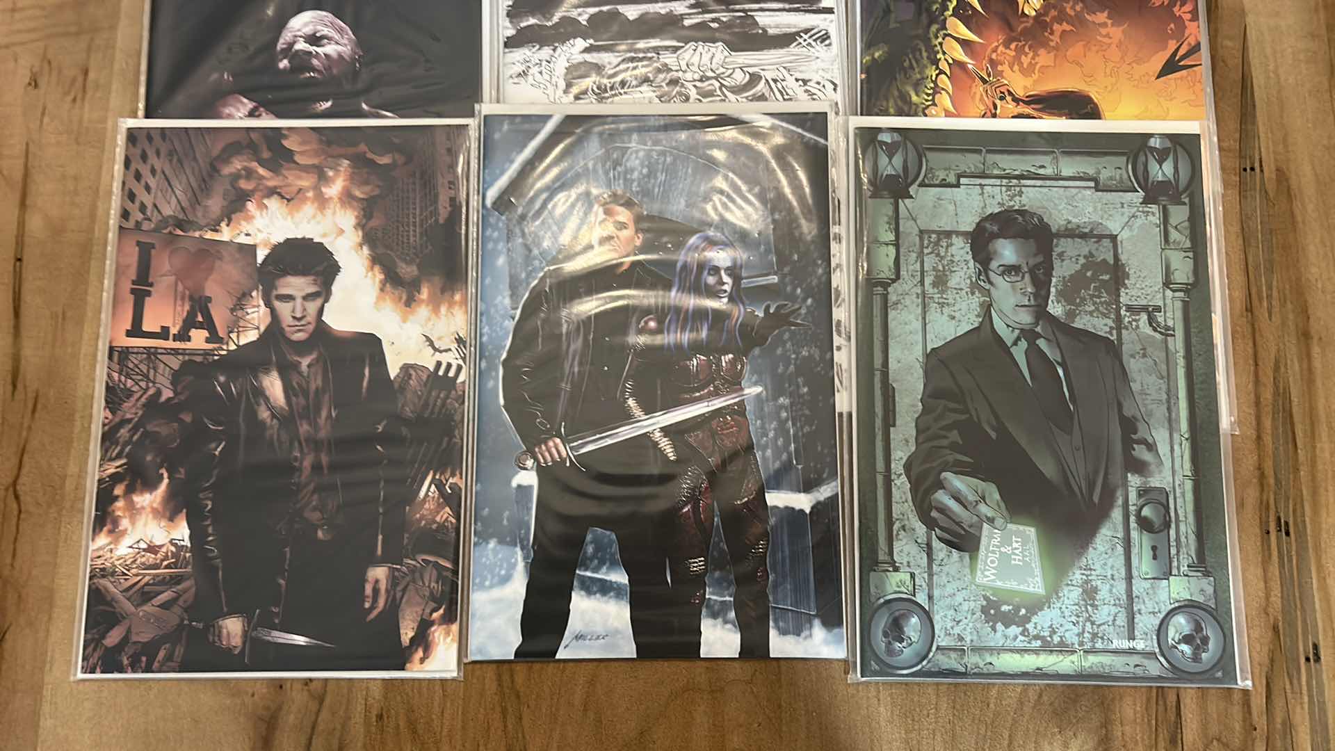 Photo 3 of 10 - ANGEL COMIC BOOKS ( 1 SIGNED)