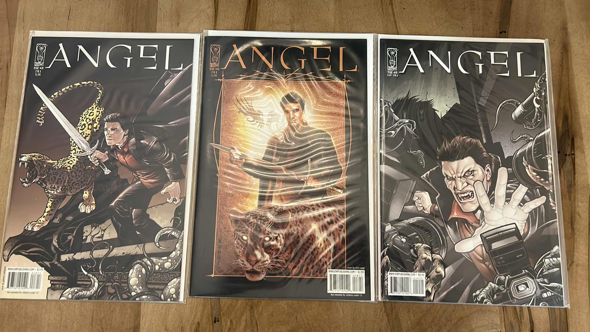 Photo 5 of 10 - ANGEL COMIC BOOKS ( 1 SIGNED)