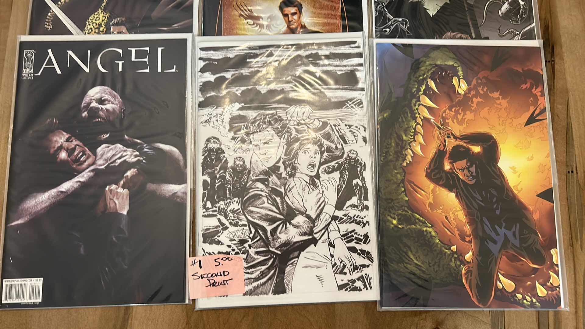 Photo 4 of 10 - ANGEL COMIC BOOKS ( 1 SIGNED)