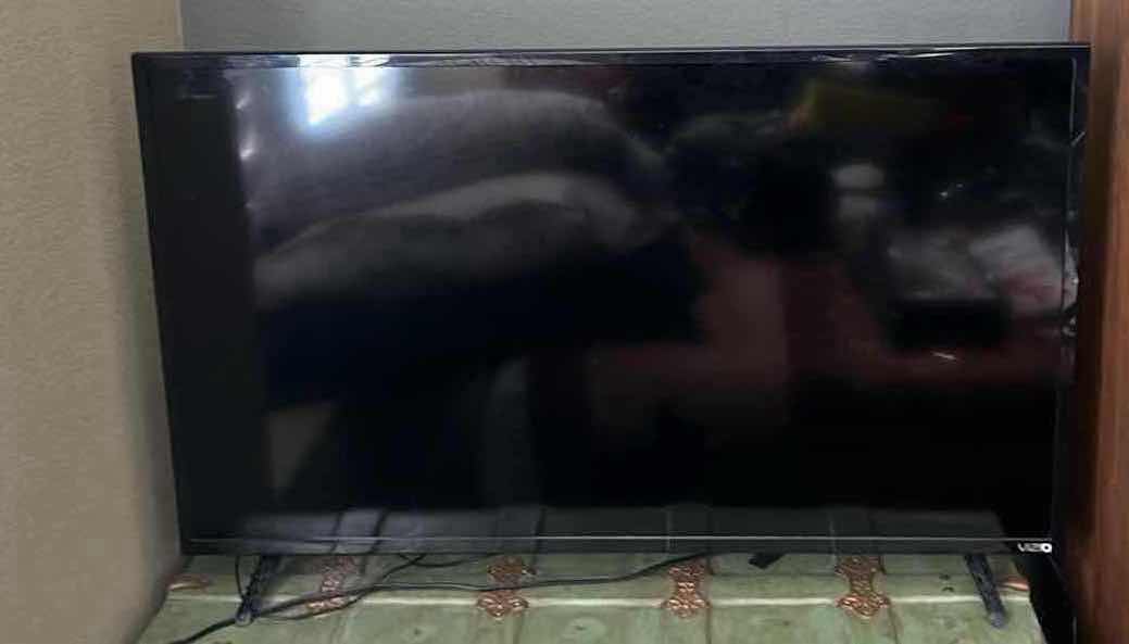 Photo 2 of 42” VIZIO HDMI TV