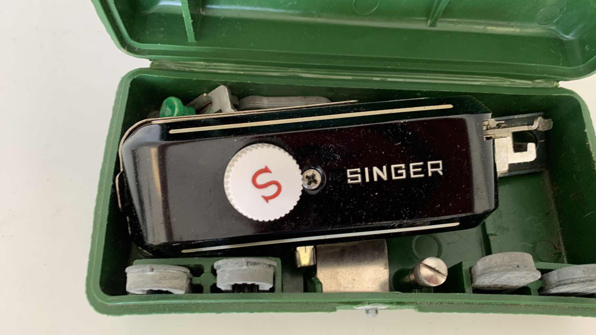 Photo 2 of VINTAGE SINGER SEWING BUTTON HOLE MACHINE