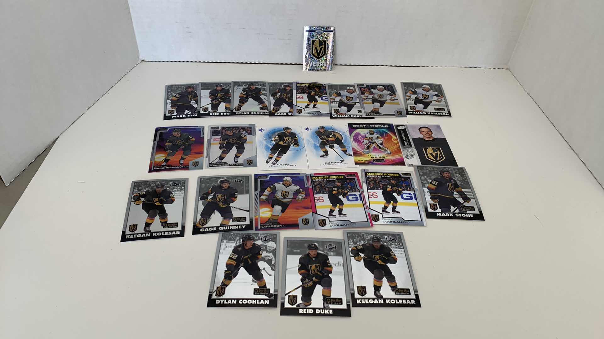 Photo 1 of NHL HOCKEY GOLDEN KNIGHTS TRADING CARDS