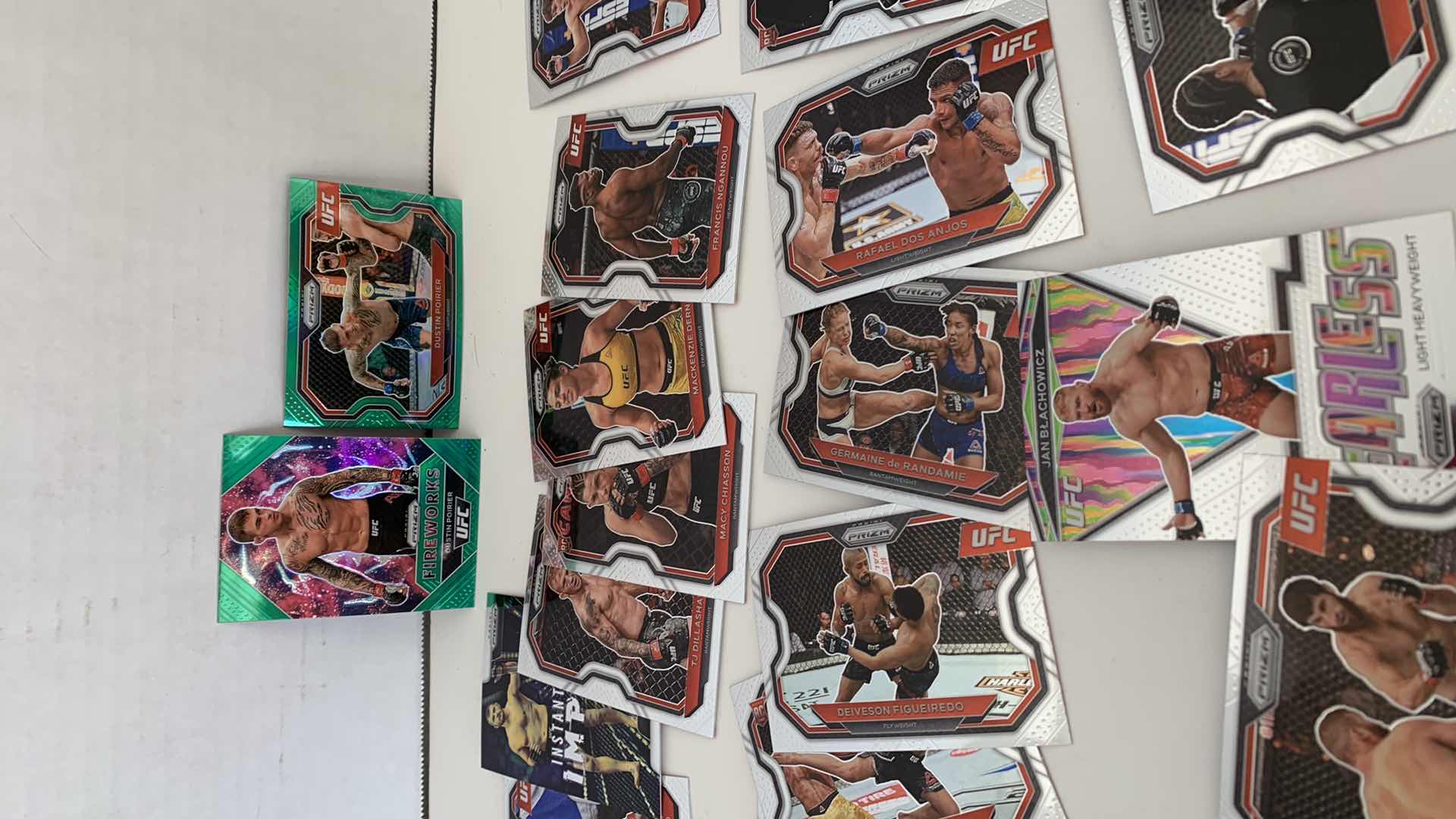 Photo 3 of UFC TRADING CARDS