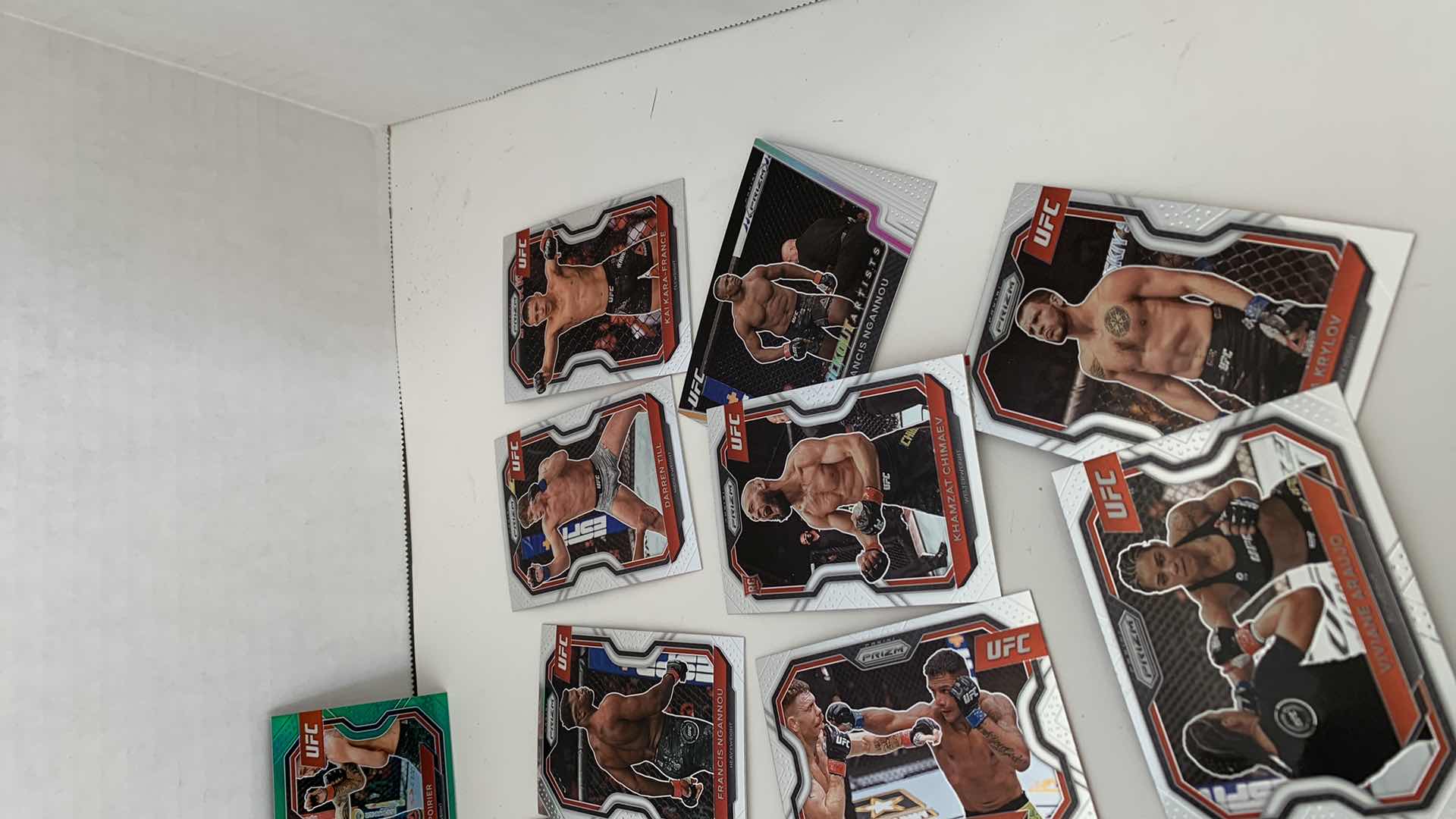 Photo 4 of UFC TRADING CARDS