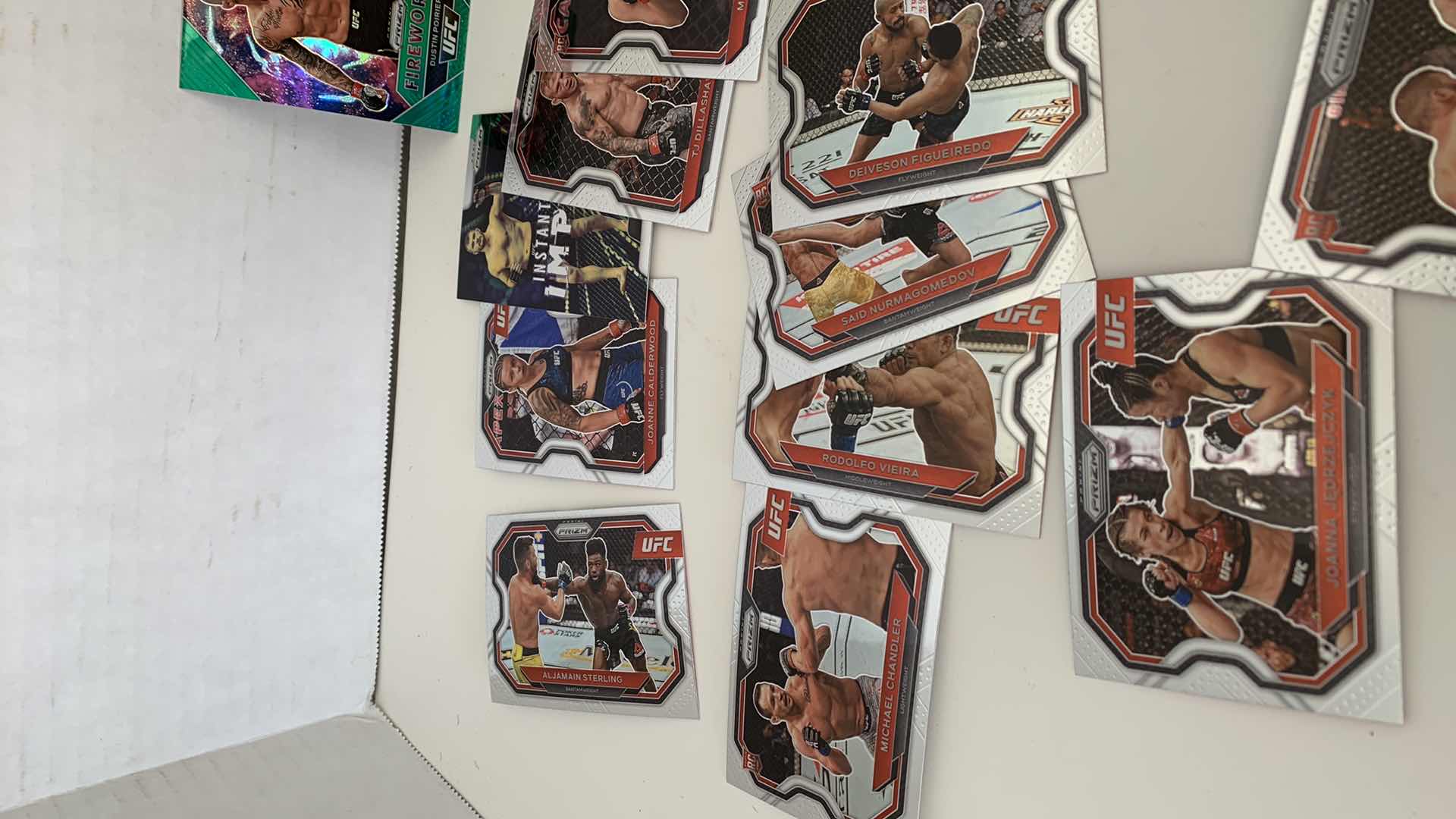 Photo 2 of UFC TRADING CARDS