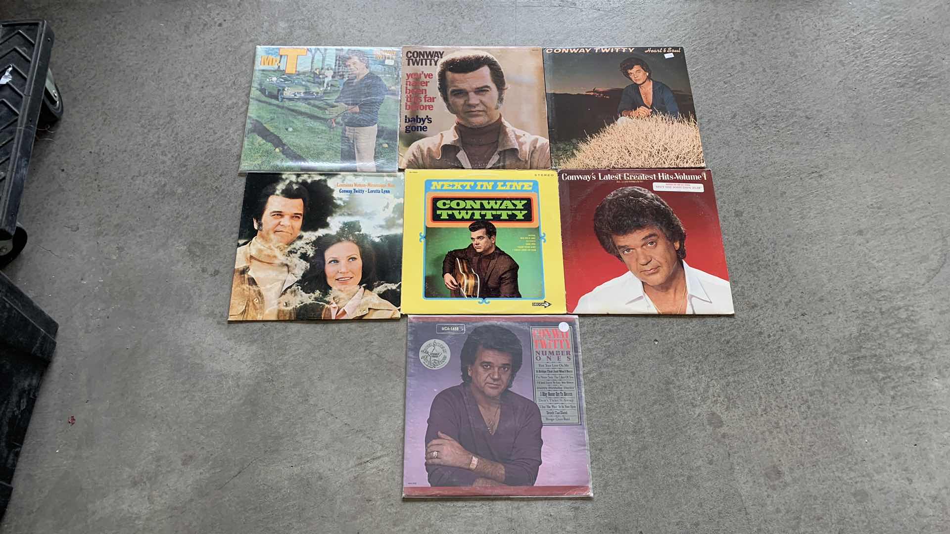 Photo 1 of CONWAY TWITTY LP ALBUMS