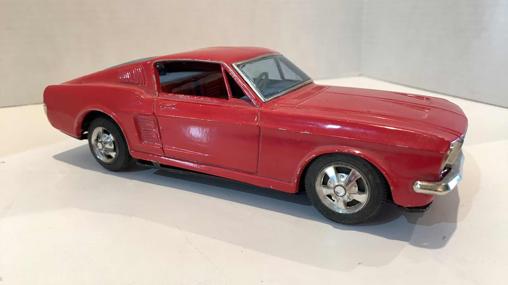 Photo 2 of RED METAL MUSTANG CAR COLLECTABLE TOY