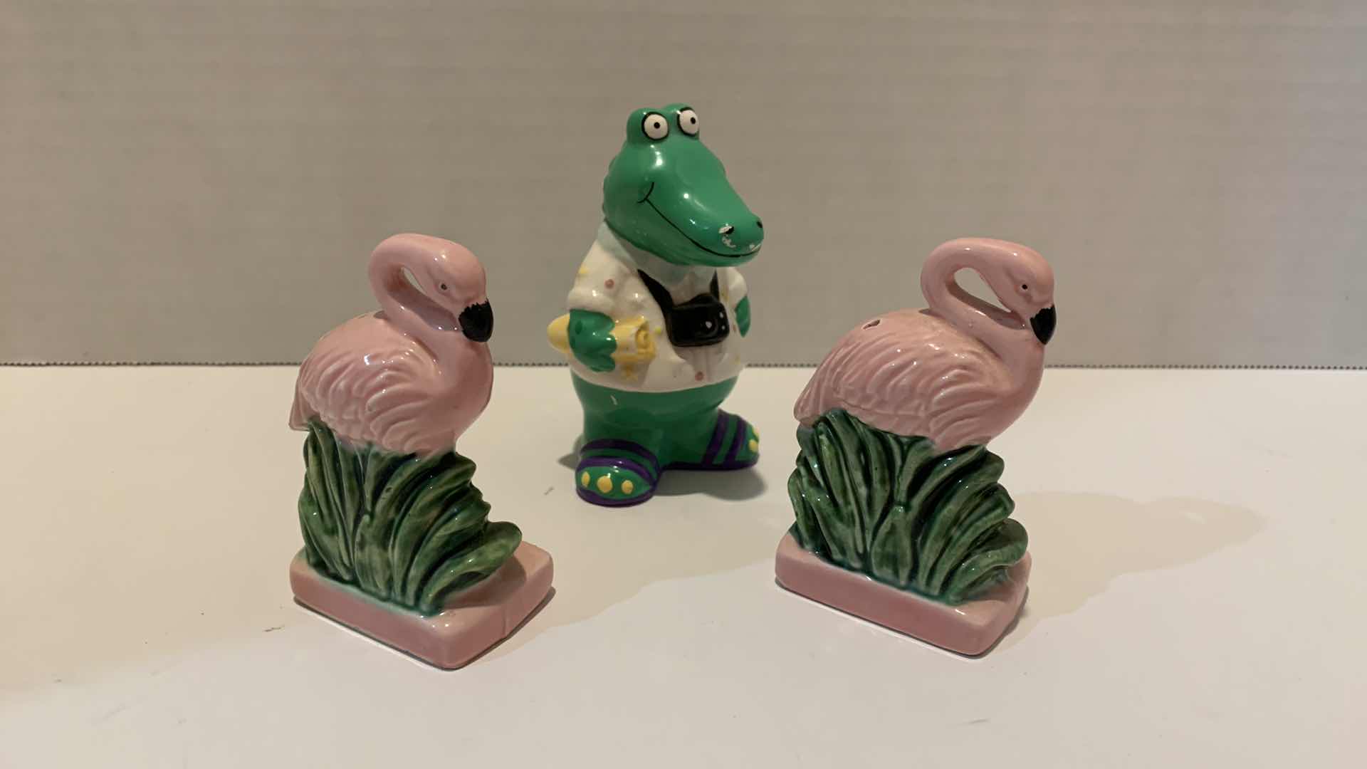 Photo 1 of 3 PCS FLAMINGO AND CROCODILE PAPER AND SALT SHAKER