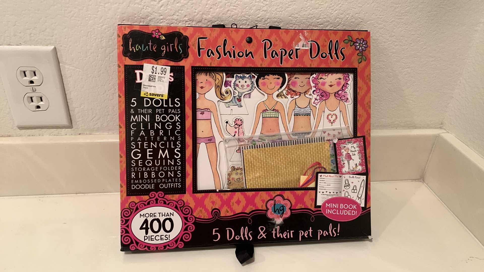 Photo 1 of FASHION PAPER DOLLS GAME