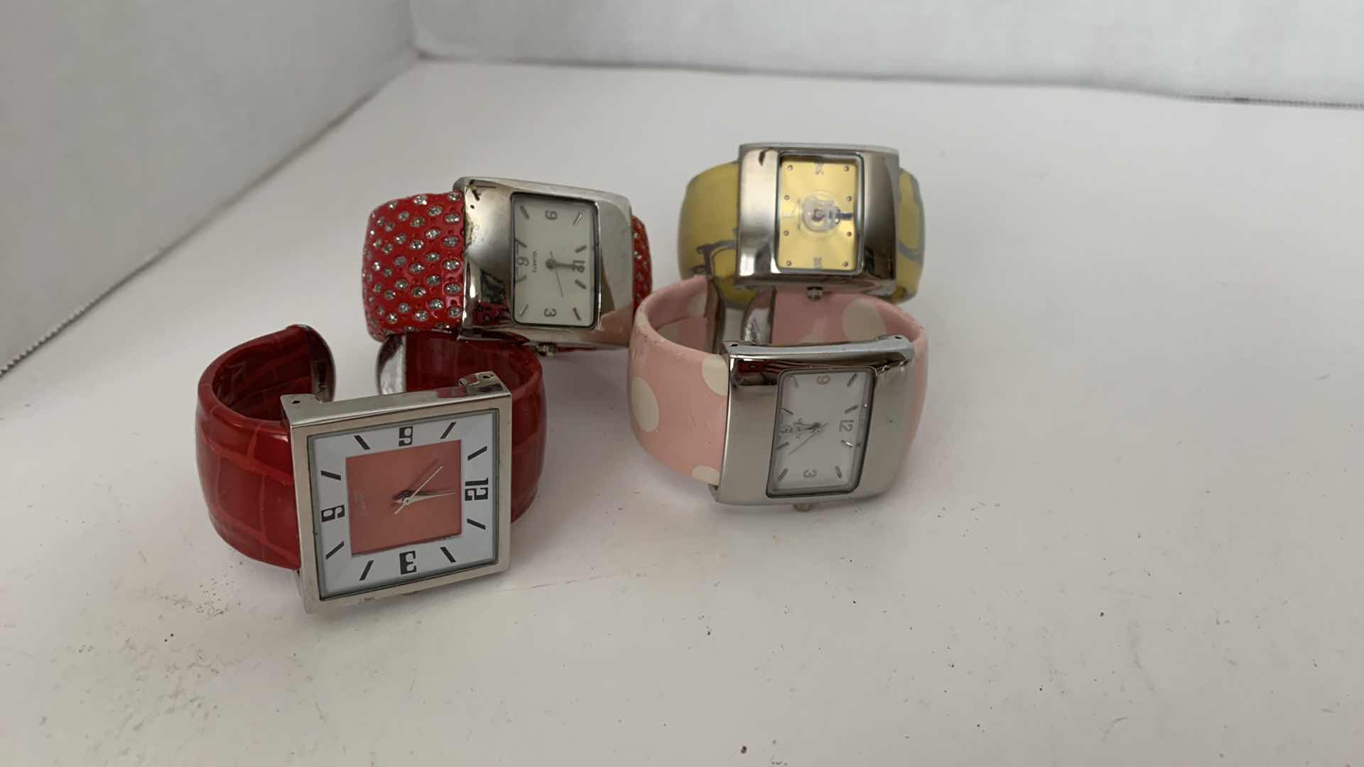Photo 1 of 4 PCS ASSORTED WOMEN WATCHES