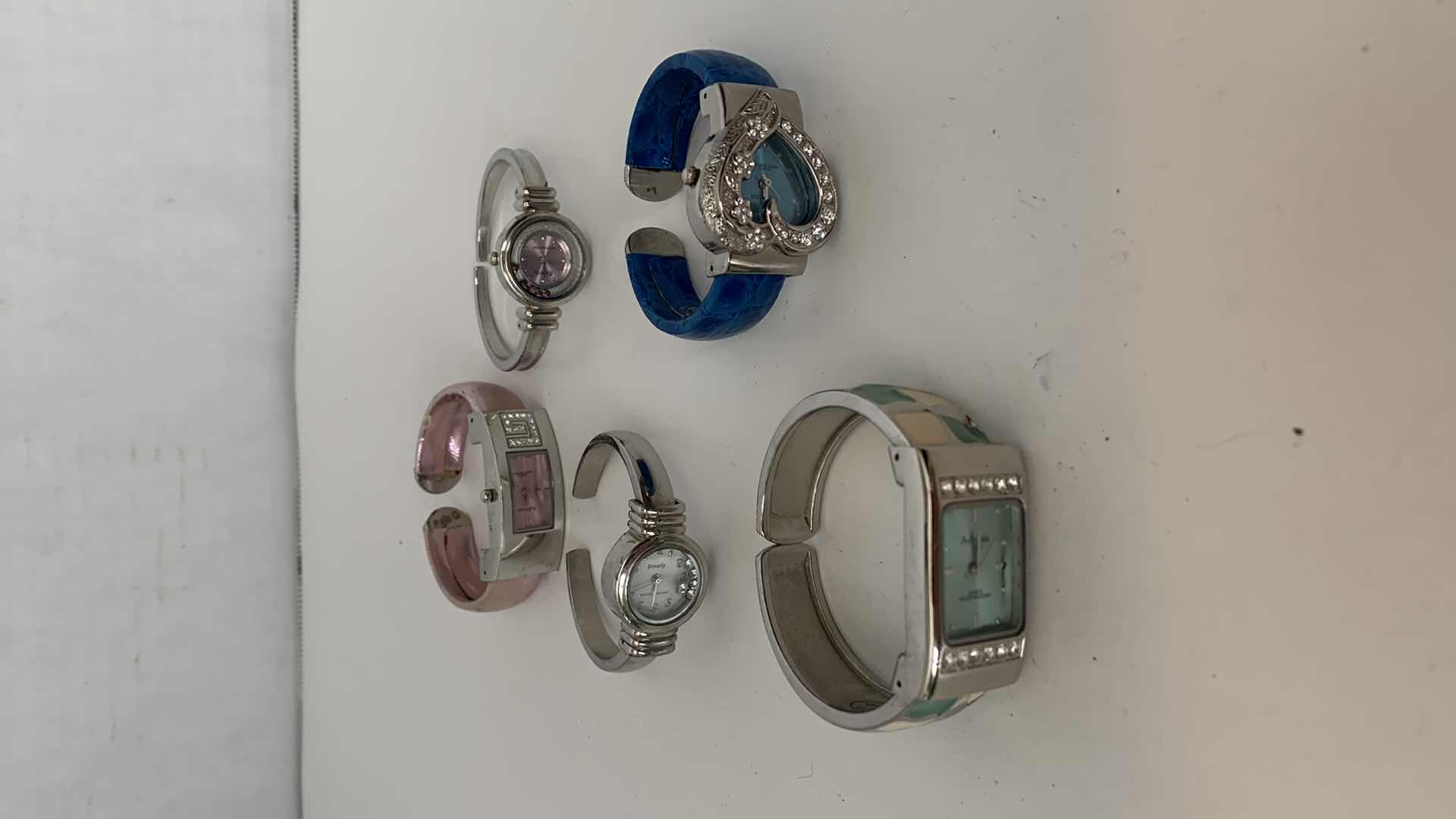 Photo 1 of 5 PCS ASSORTED WOMEN WATCHES