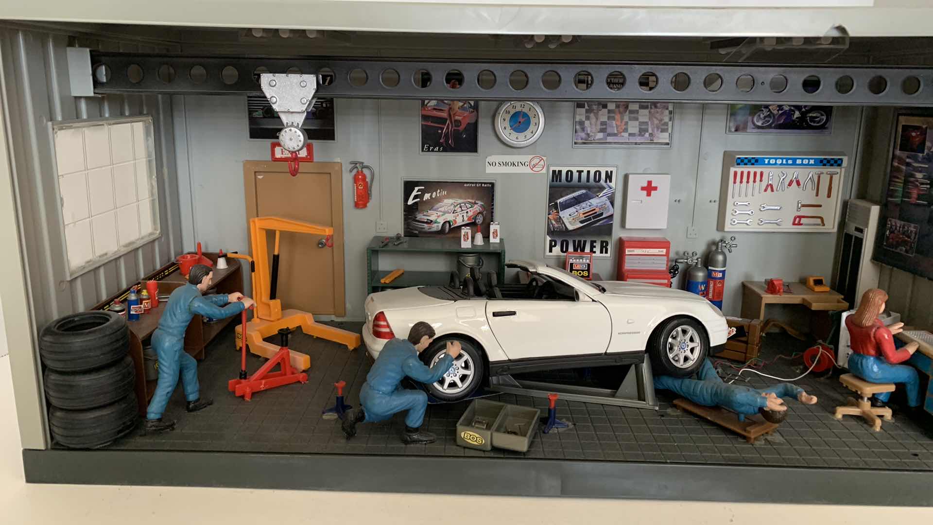 Photo 6 of CAR MECHANIC SHOP MINIATURE 20”X9”x 8”