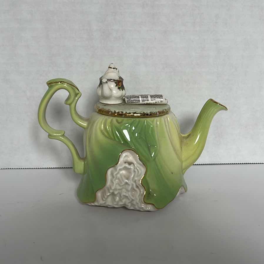 Photo 1 of VINTAGE ROYAL ALBERT OLD COUNTRY ROSES TEAPOT