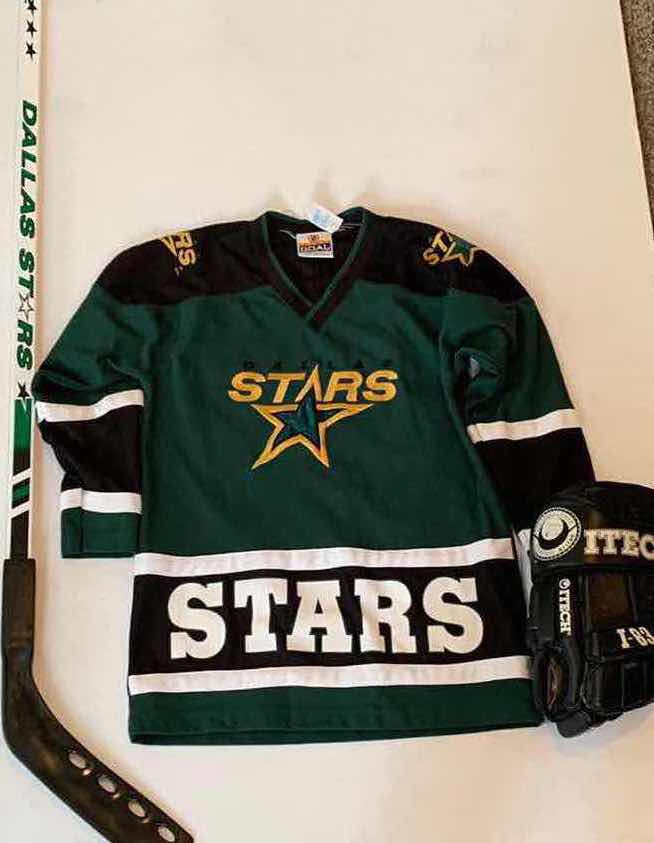 Photo 2 of DALLAS STARS MODANO JERSEY GLOVE AND STICK