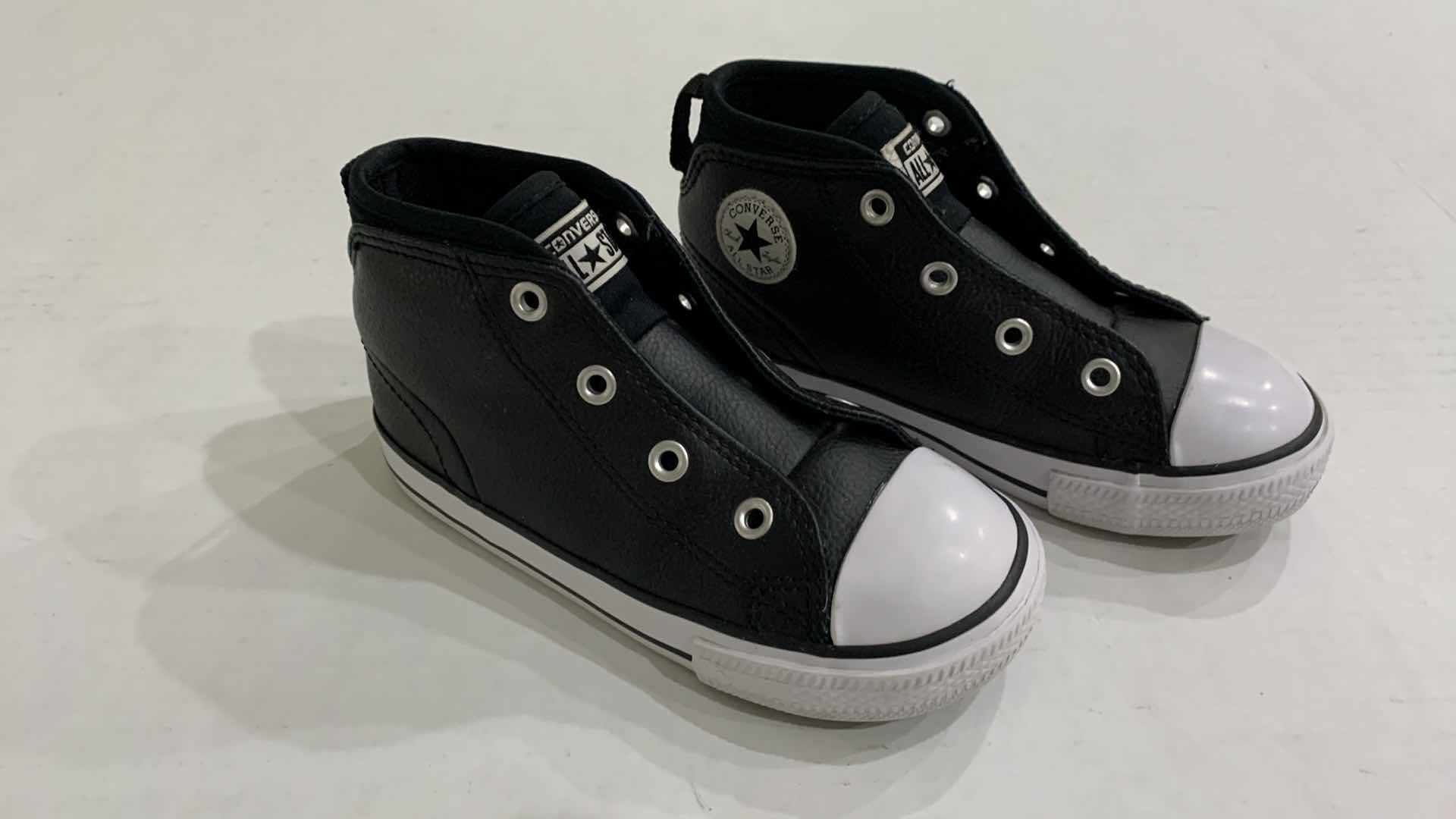 Photo 1 of CONVERSE LEATHER MID TOPS SIZE 9 CM 15.5