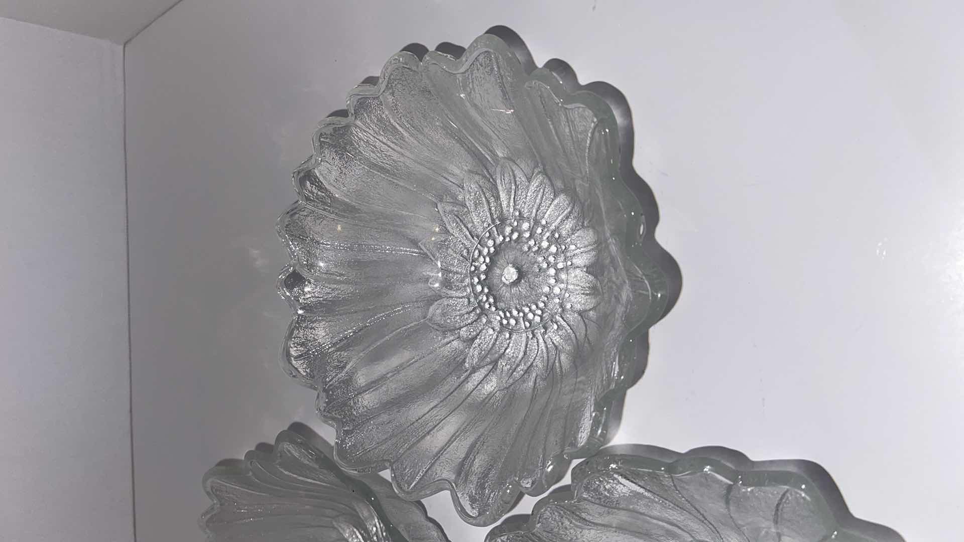 Photo 2 of 3-VINTAGE INDIANA GLASS CO. LILY PONS CLEAR LINE #605 PATTERN CLEAR GLASS BOWL WITH SCULPTED LEAF DESIGN 7” X 3”