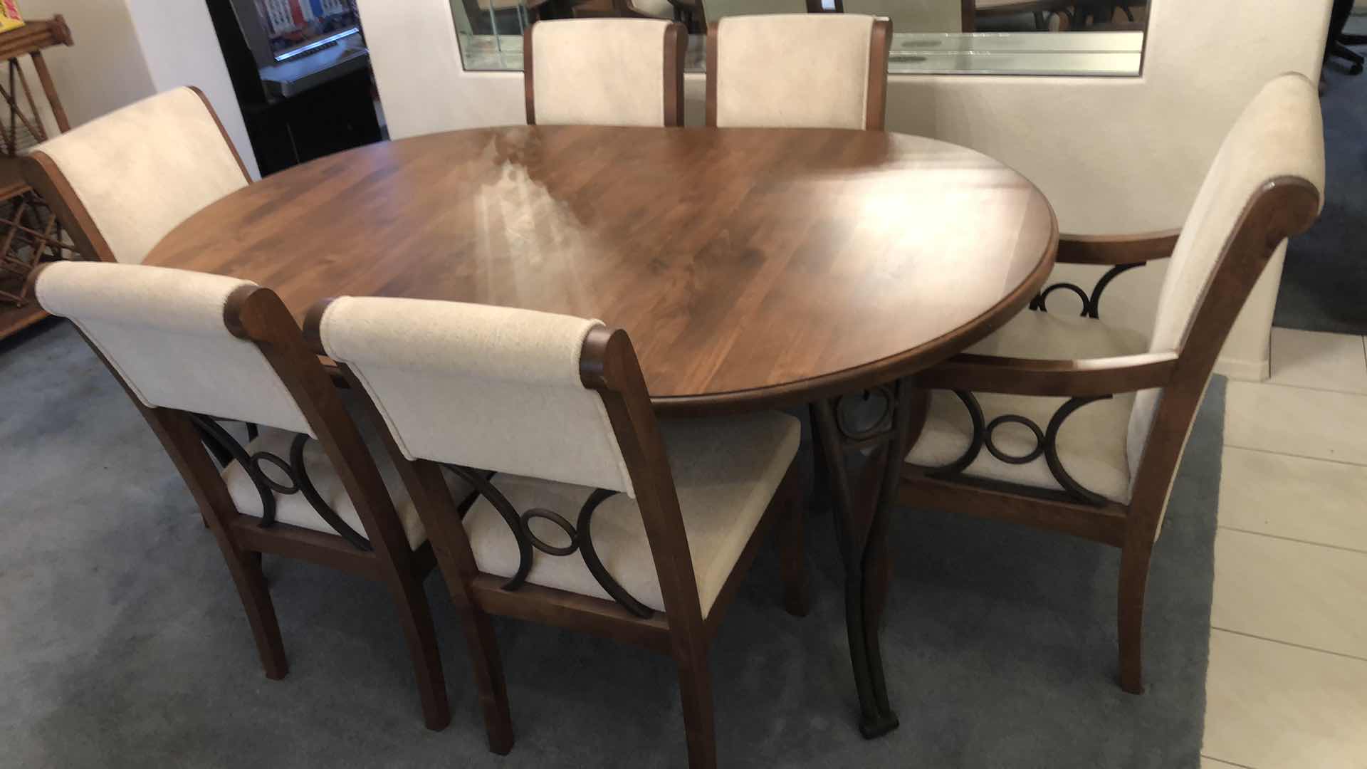 Photo 1 of MINSON PIECES DINETTE SET WITH LEAF 72” X 48”