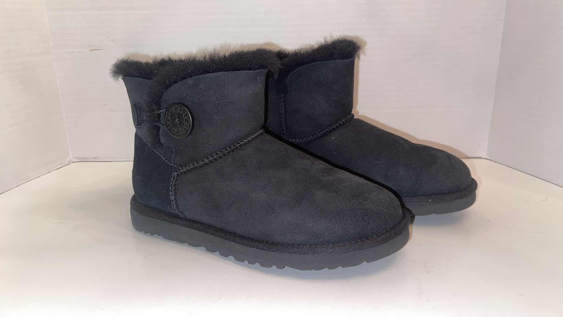 Photo 1 of BLACK UGG MINI BAILEY BUTTON II BOOTS SIZE 7