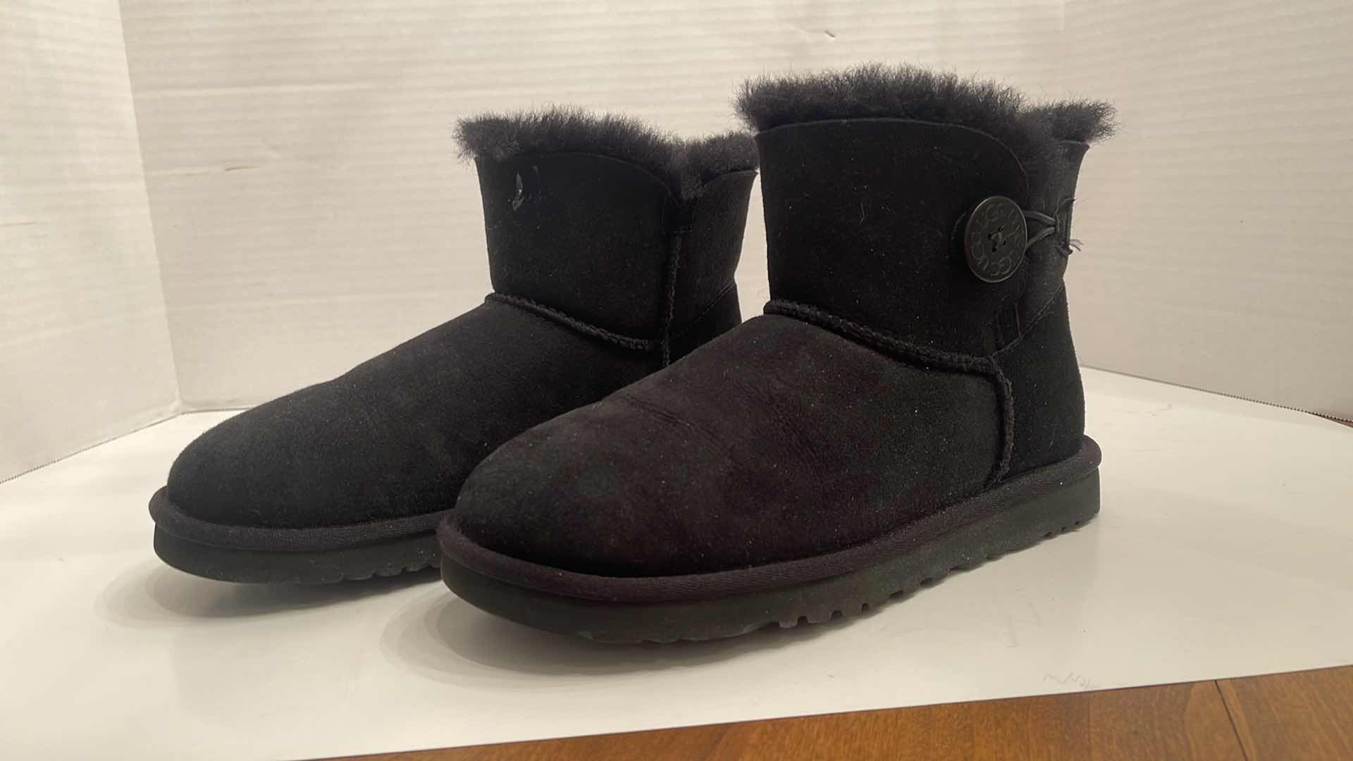 Photo 3 of BLACK UGG MINI BAILEY BUTTON II BOOTS SIZE 7