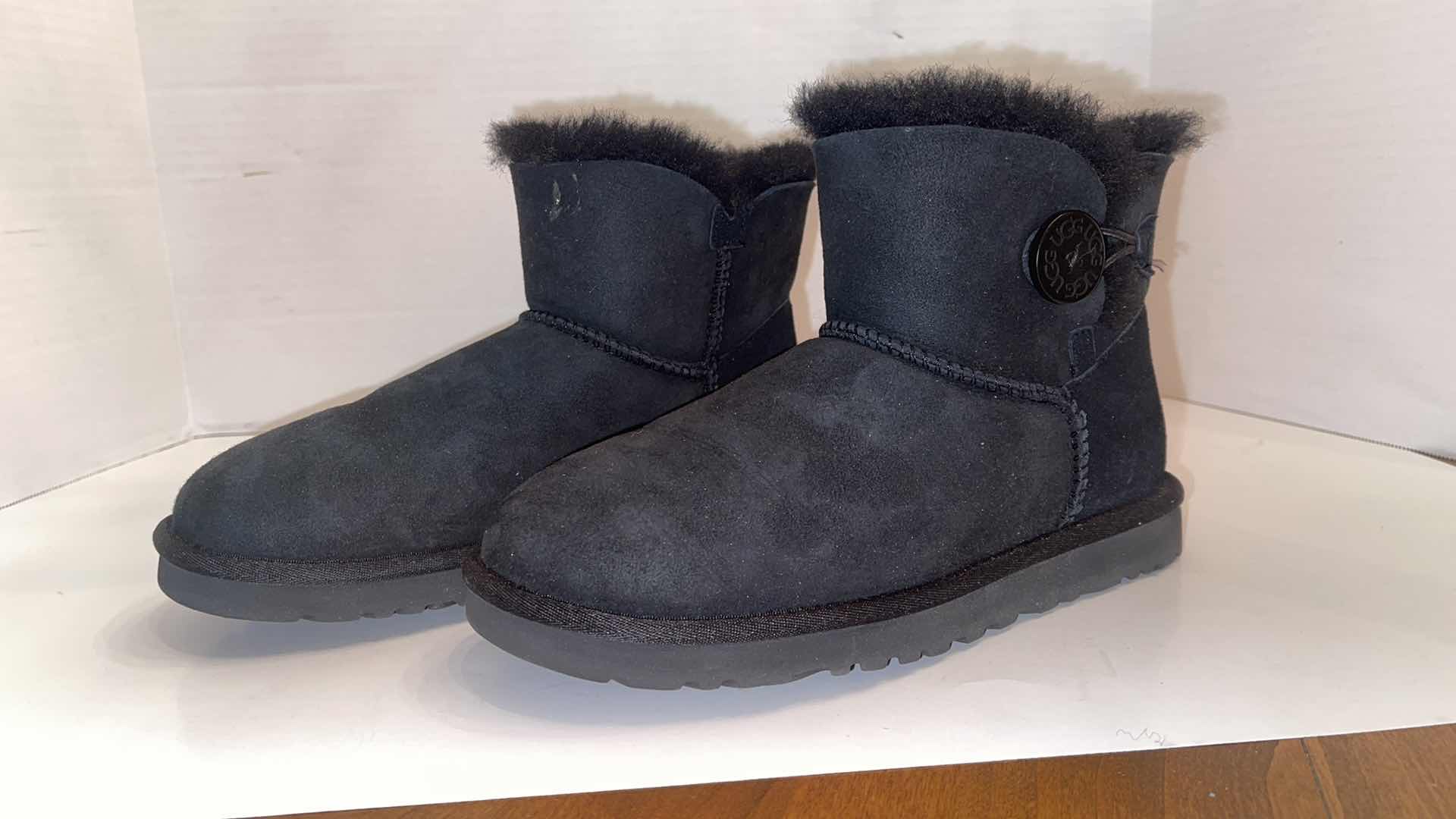 Photo 4 of BLACK UGG MINI BAILEY BUTTON II BOOTS SIZE 7