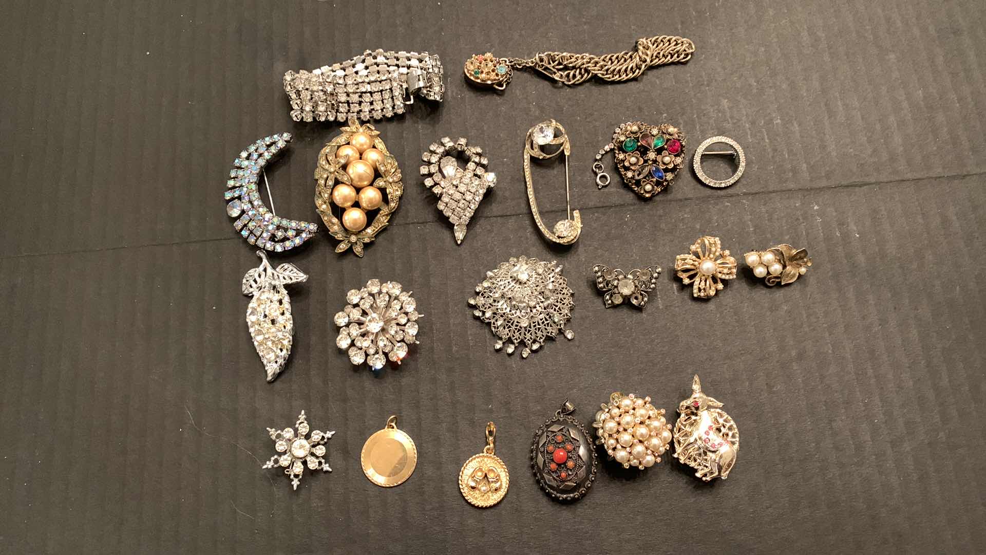 Photo 1 of ASSORTED BROOCHES AND PENDANT HEADS