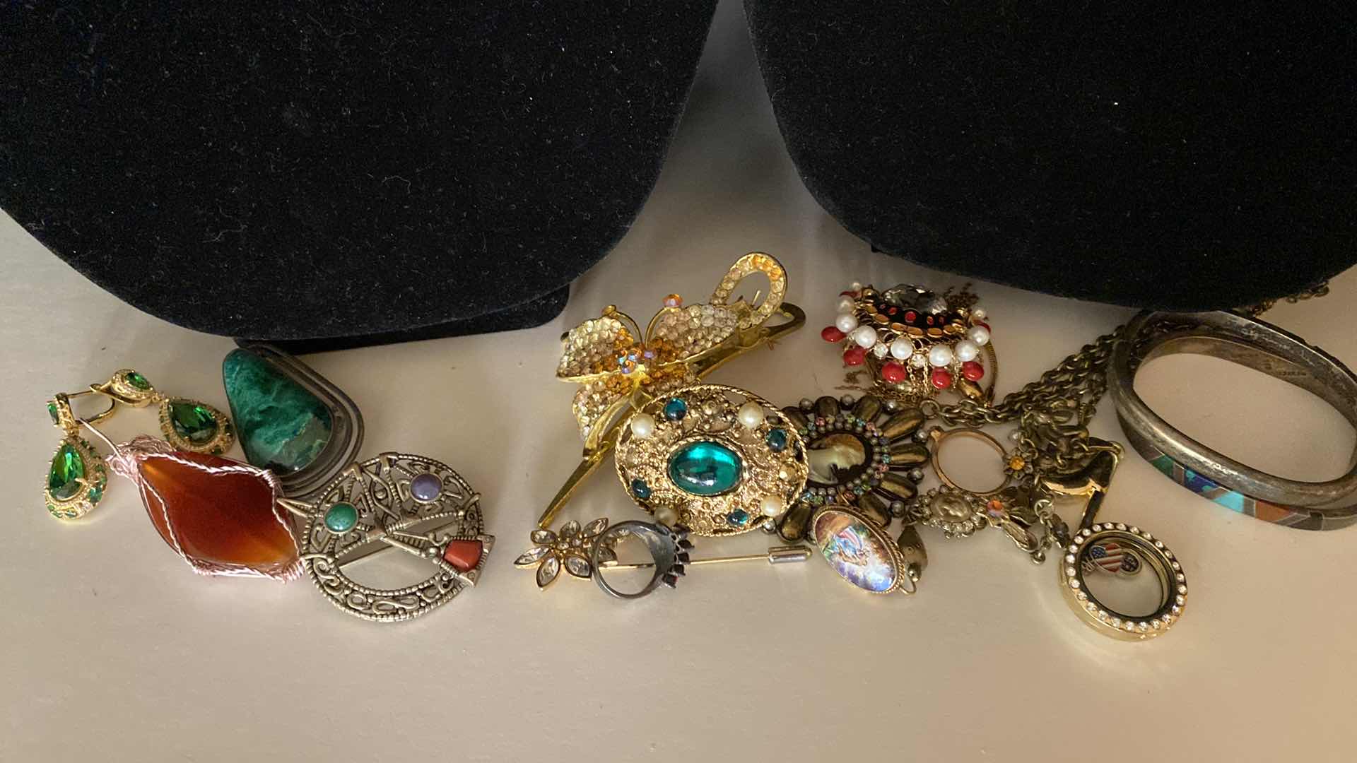 Photo 4 of COSTUME JEWELRY