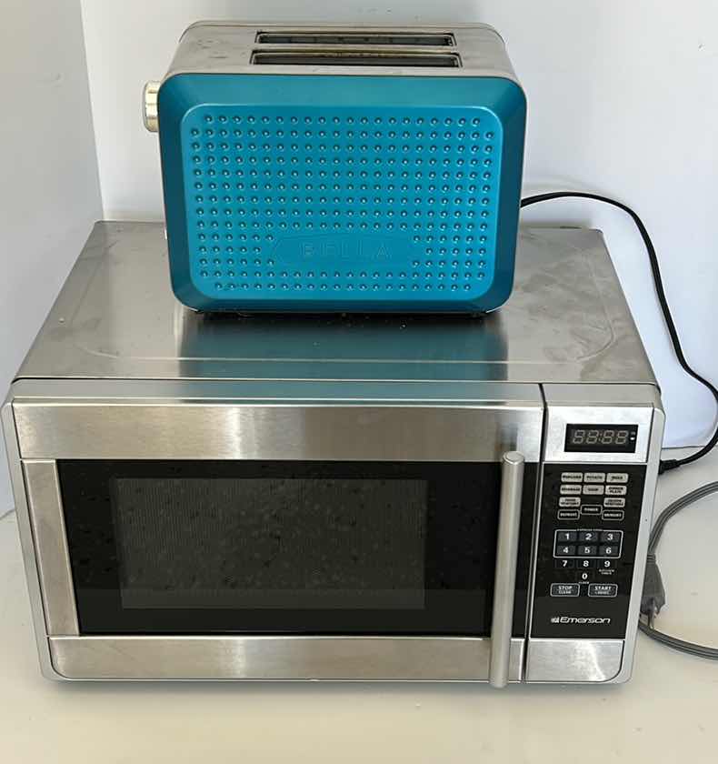 Photo 1 of EMERSON MICROWAVE AND BELLA TOASTER