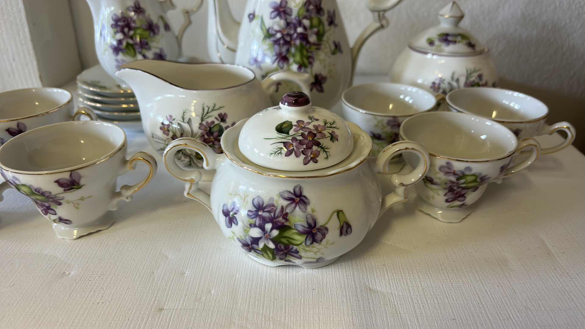 Photo 2 of BONE CHINA MADE IN ENGLAND TEASET( POT 7.5”)