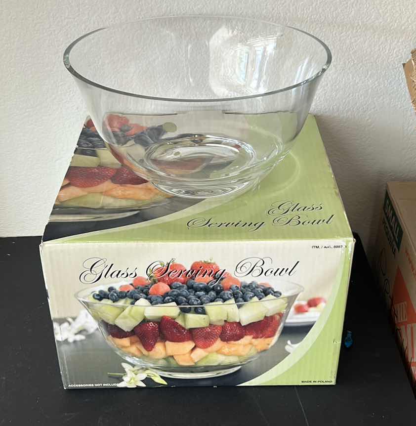 Photo 2 of GLASS SERVING BOWL