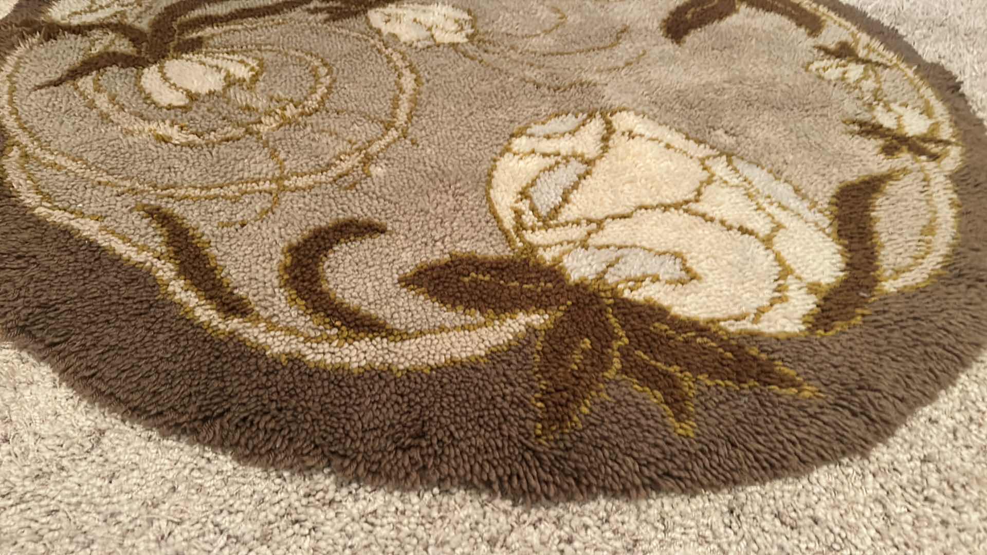 Photo 2 of BROWN AND GRAY 5’ ROUND LOW SHAG CARPET WITH WHITE FLOWERS