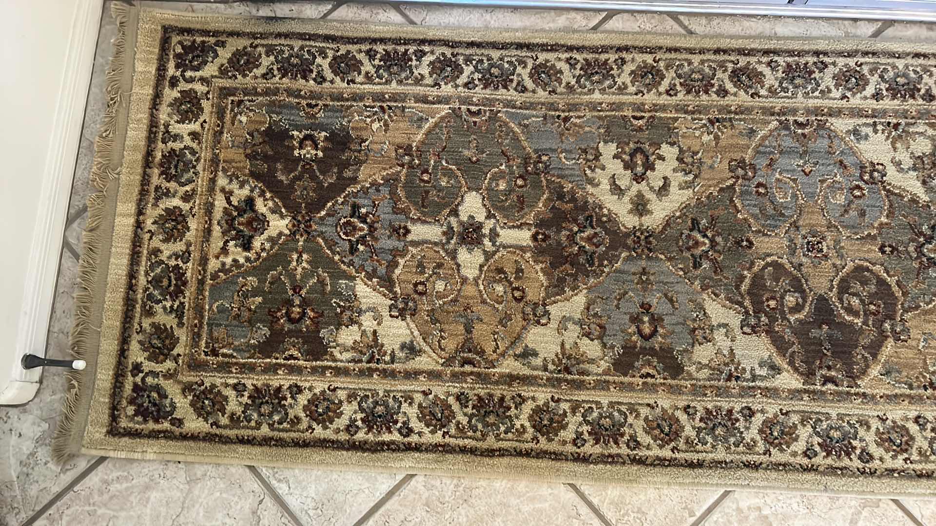 Photo 2 of  SHAW RUGS - RUNNER 2'6" X 8'