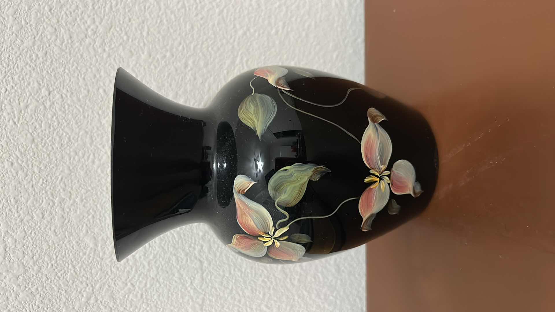 Photo 1 of SHELLY FENTON SIGNED AND NUMBERED HAND PAINTED VASE 7”