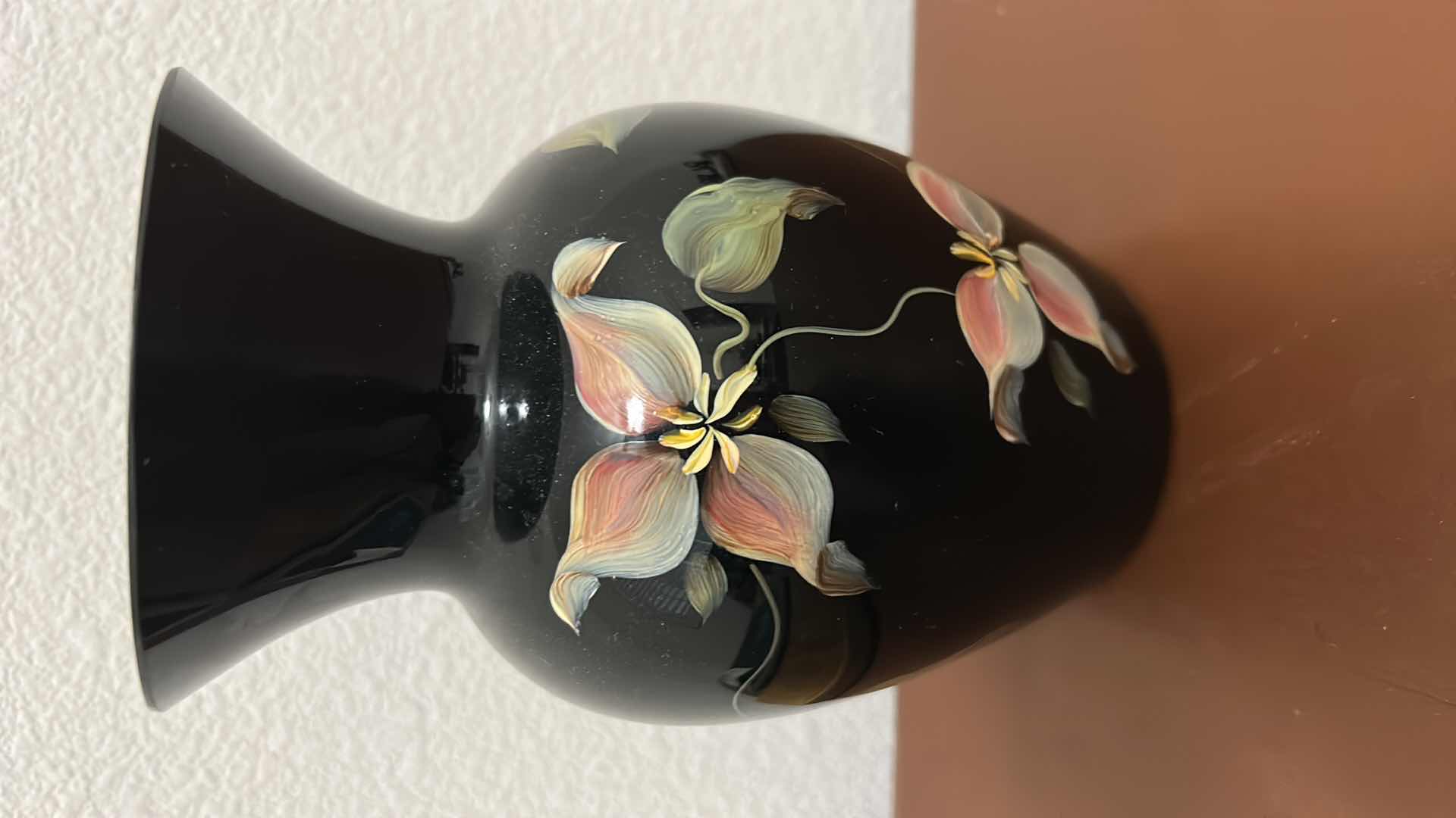 Photo 2 of SHELLY FENTON SIGNED AND NUMBERED HAND PAINTED VASE 7”