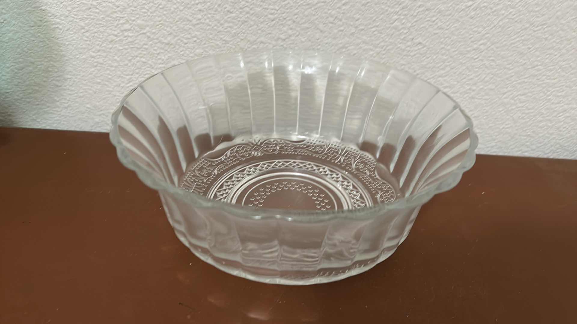 Photo 2 of 2 - 9” GLASS SERVING BOWLS