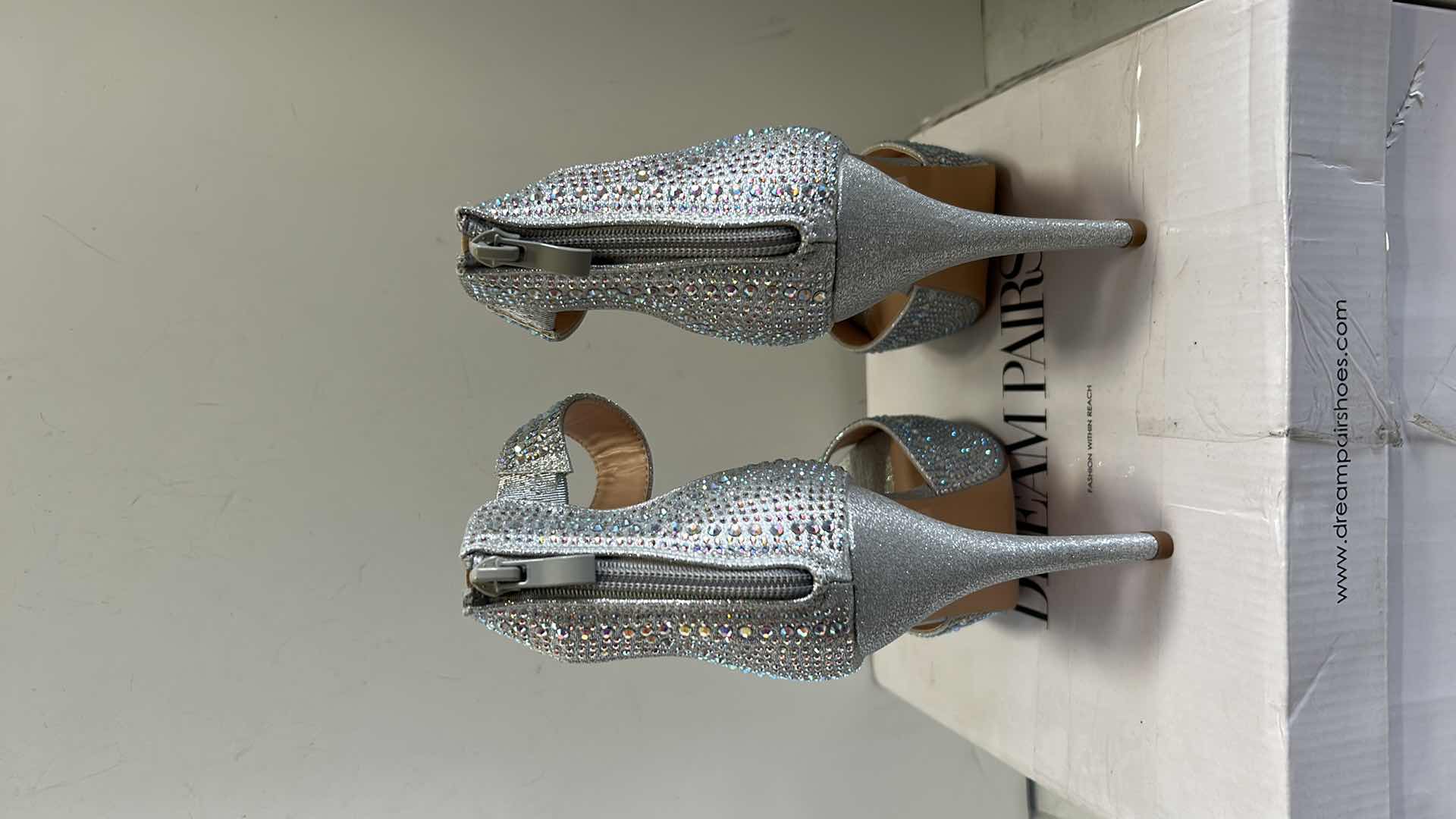 Photo 3 of NEW WOMENS SHOES -  DREAM PAIRS SILVER SPARKLE HEELS SIZE 9,5