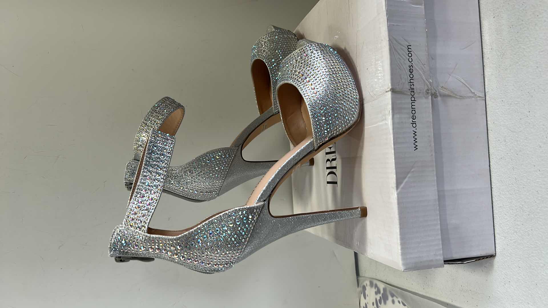 Photo 2 of NEW WOMENS SHOES -  DREAM PAIRS SILVER SPARKLE HEELS SIZE 9,5
