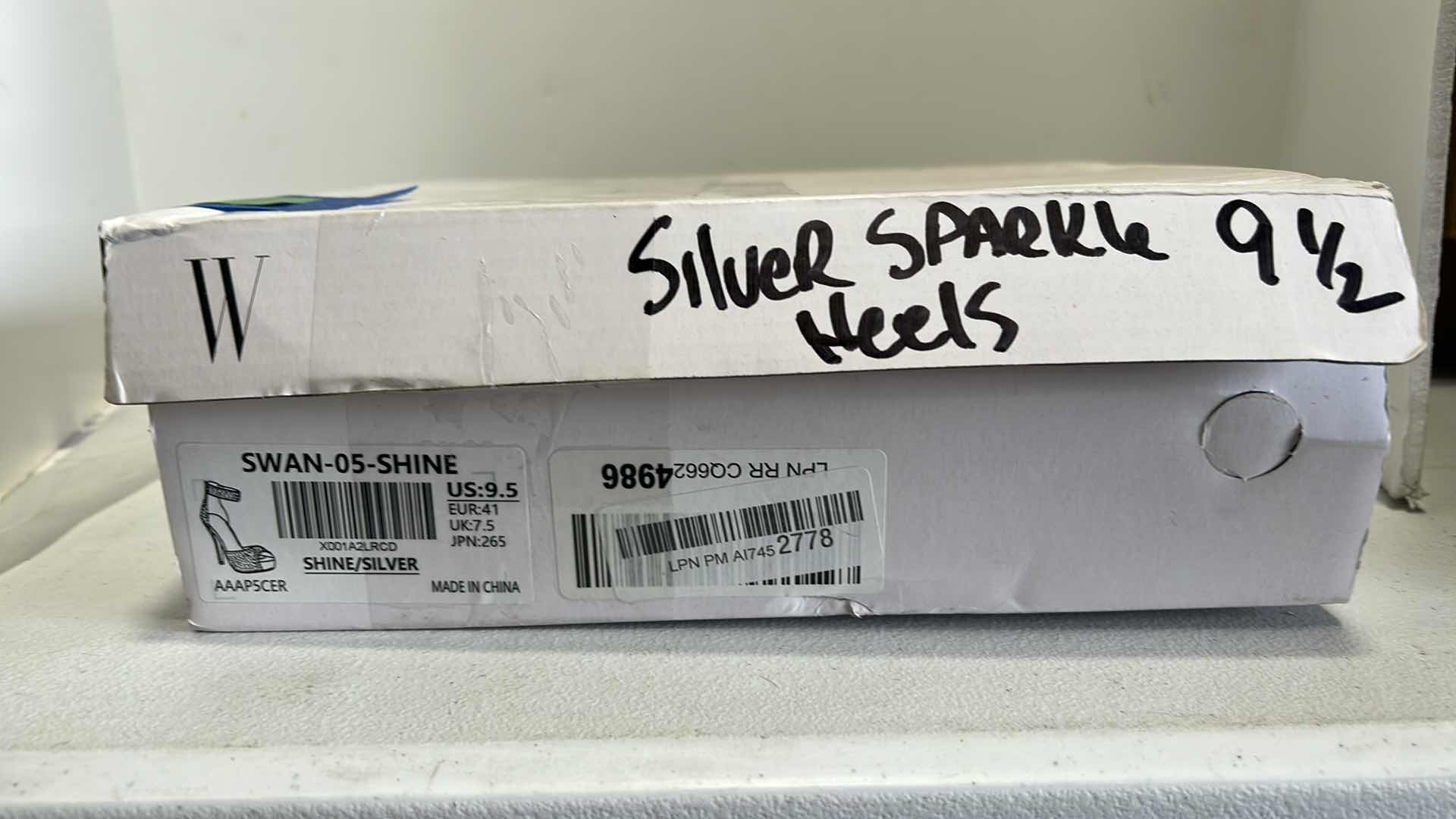 Photo 4 of NEW WOMENS SHOES -  DREAM PAIRS SILVER SPARKLE HEELS SIZE 9,5