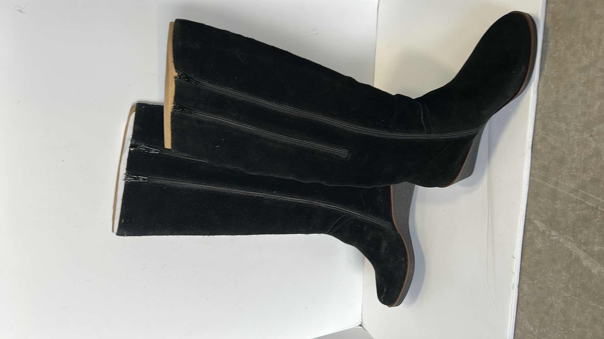 Photo 3 of WOMENS BOOTS SIZE 6
