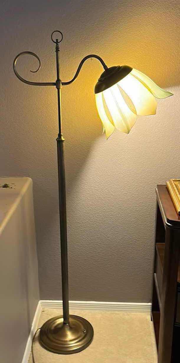 Photo 1 of GREEN AND YELLOW ACRYLIC FLOWER FLOOR LAMP WITH METAL BASE H58”