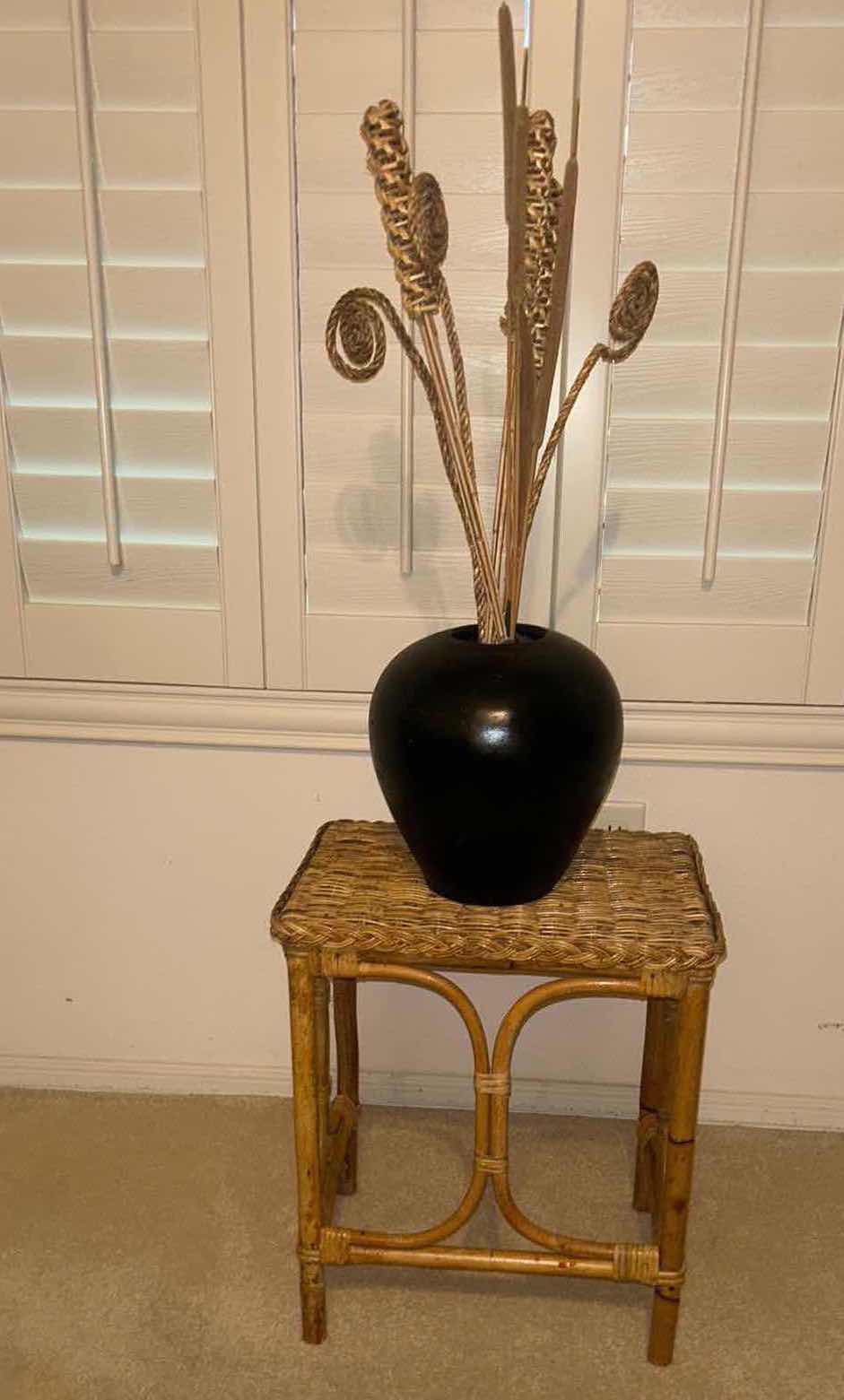 Photo 6 of SMALL RATAN TABLE (16 1/4“ x 11 1/2“ x 18 1/2“) WITH VASE AND RATAN REEDS