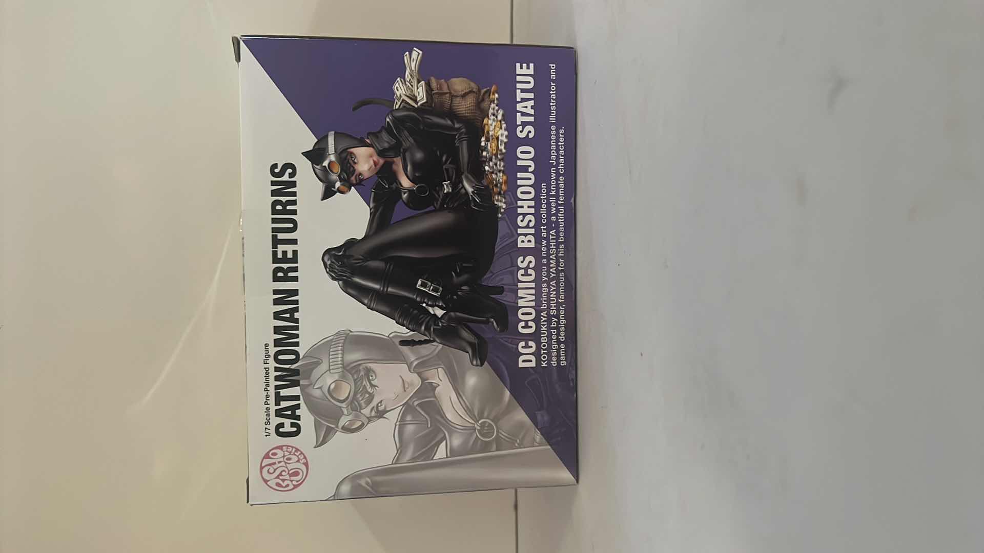 Photo 2 of BRAND NEW DC COMICS “ CATWOMAN RETURNS” STATUE