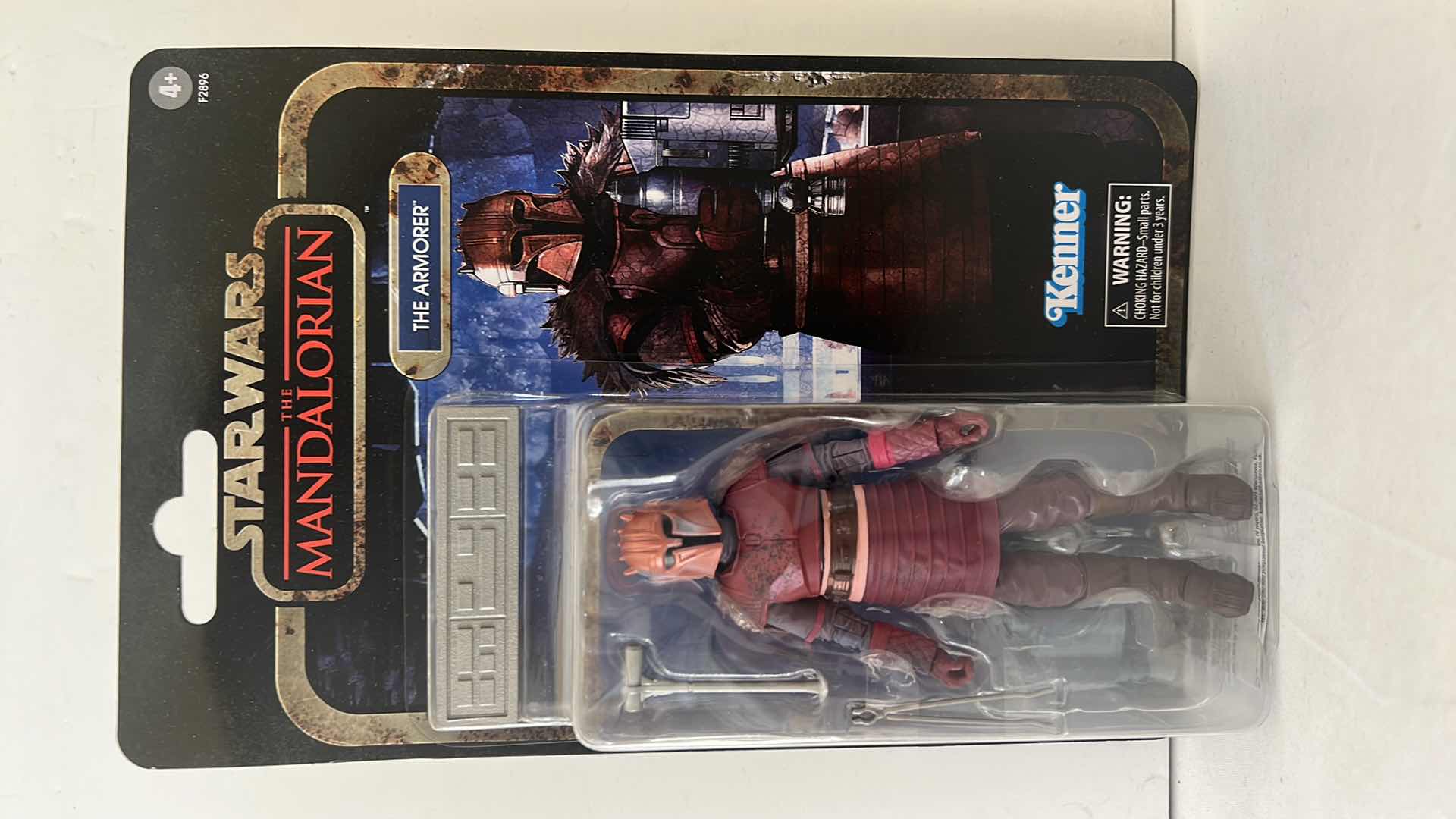 Photo 1 of BRAND NEW KENNER STAR WARS THE MANDALORIAN “ARMORER” ACTION FIGURE $28