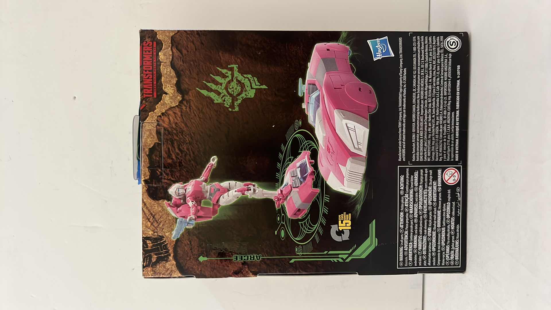 Photo 2 of BRAND NEW HASBRO TAKARA TOMY TRANSFORMERS “ARCEE” TRANSFORMER